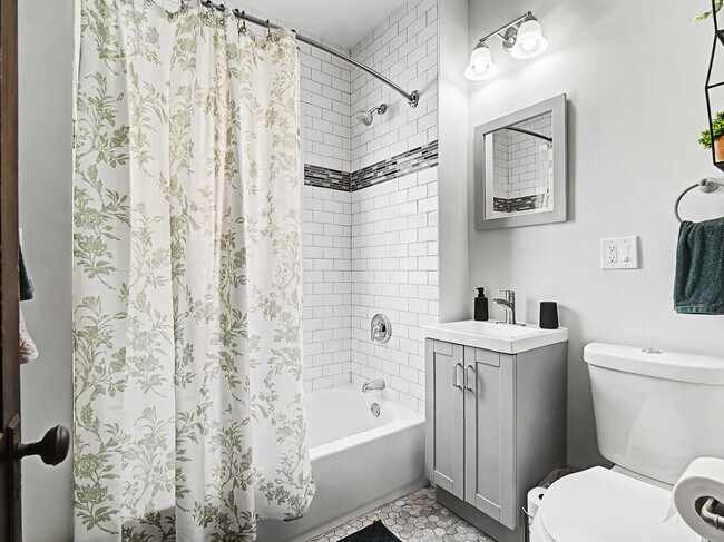 Building Photo - 10619 Bernard Ave