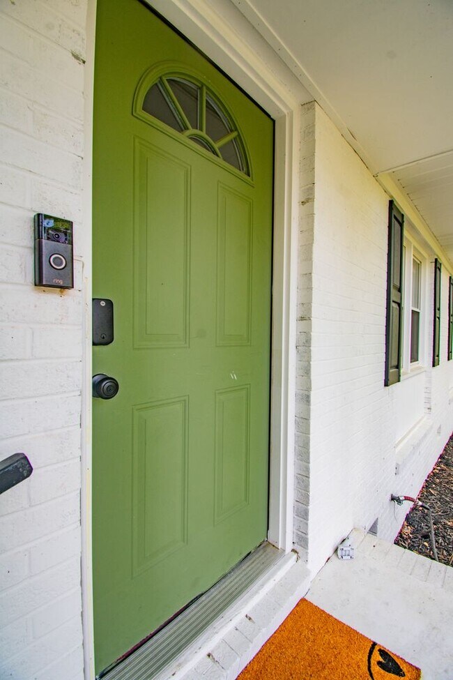 Building Photo - Coming Soon! 4 Bedroom 2 Bathroom Home: Pets Okay!