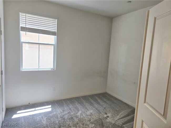 Building Photo - 2406 Bellinzona Pl