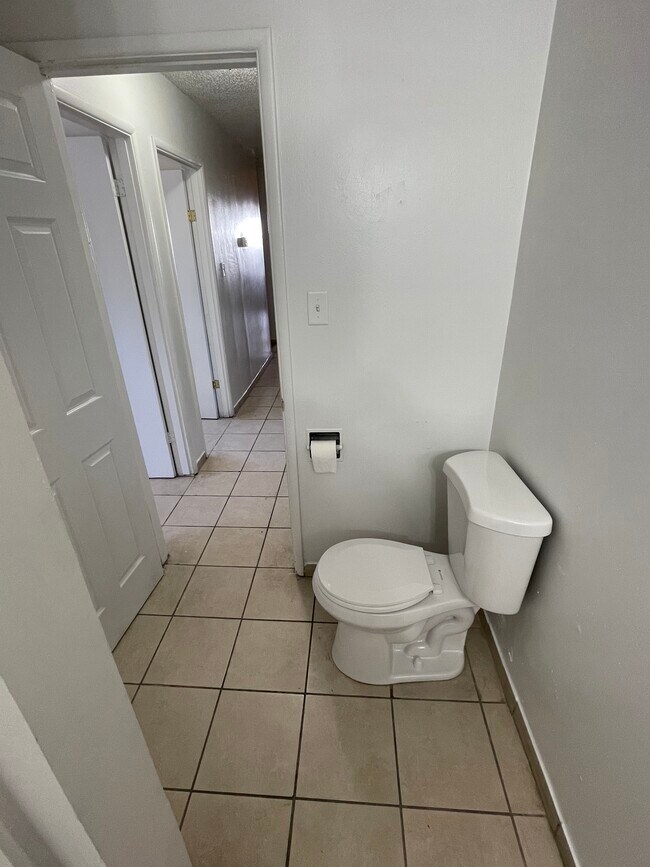 Building Photo - 2121 Ballard Dr