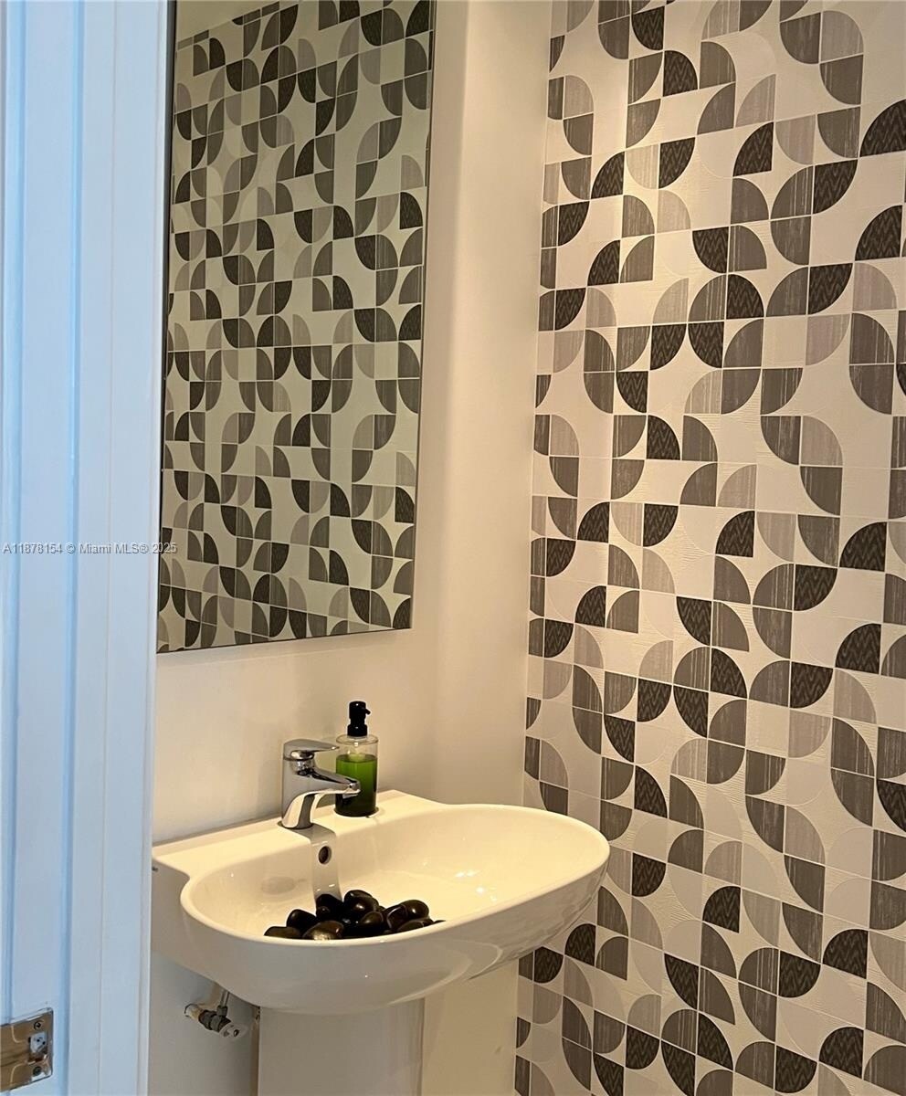 Building Photo - 1100 Biscayne Blvd