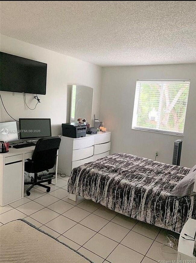 Building Photo - 6205 SW 131st Ct