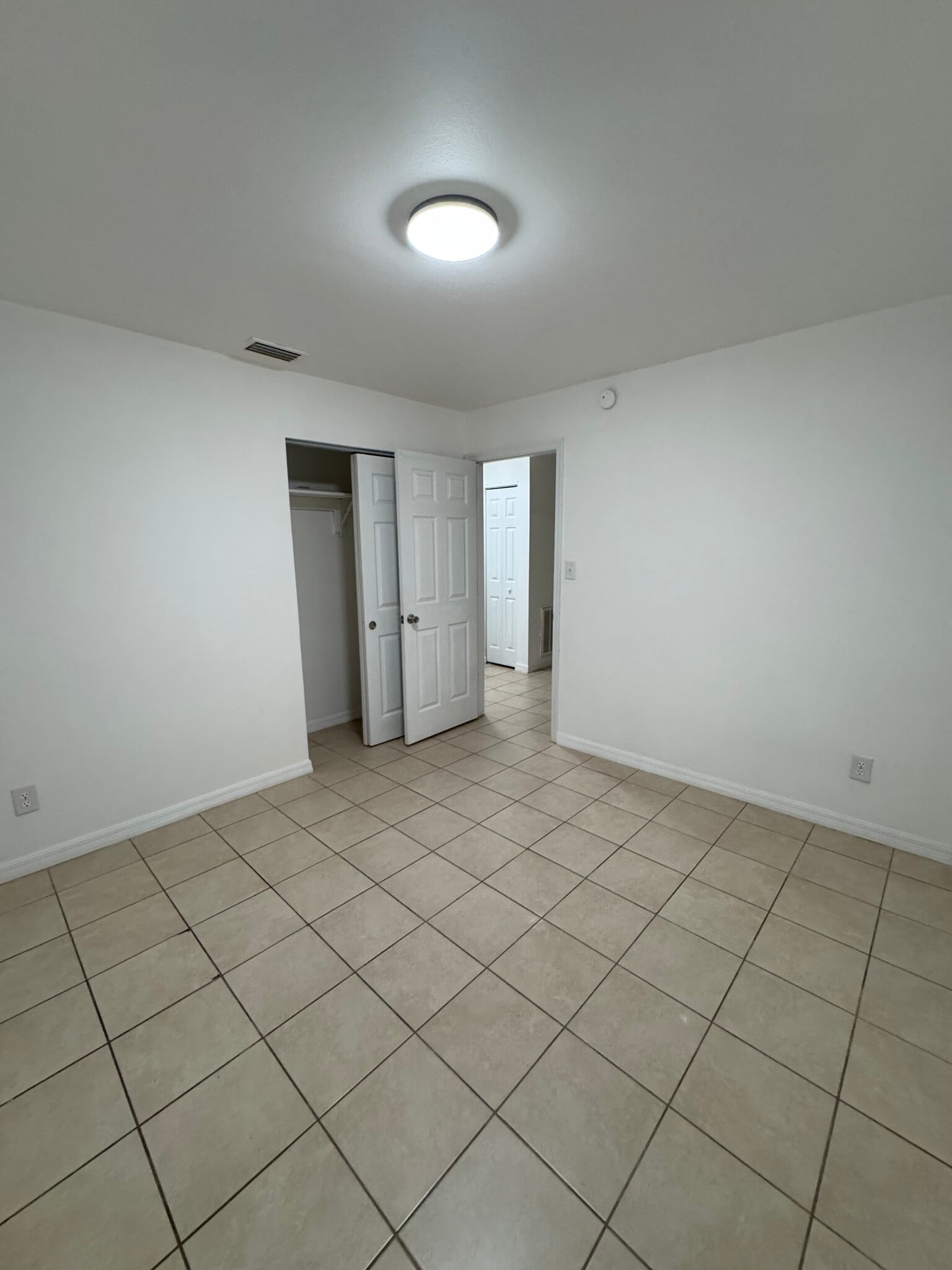 Building Photo - 4204 Sunnyside Dr