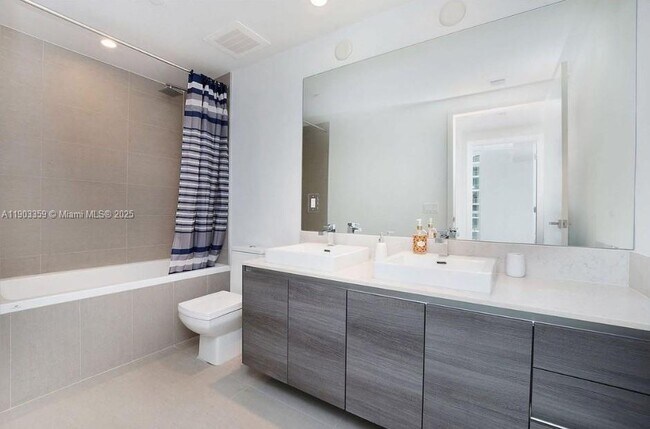 Building Photo - 1080 Brickell Ave