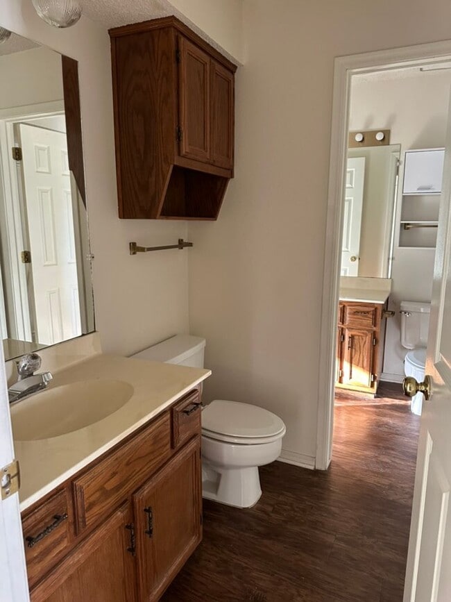 Building Photo - 314 S 11th Pl