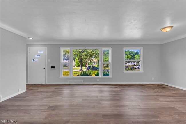 Building Photo - 18304 Garden Blvd
