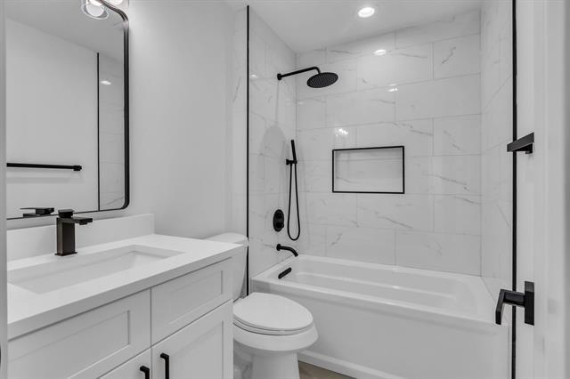 Building Photo - 817 N Shore Dr