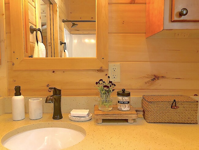 Building Photo - 1566 Old Mill Rd