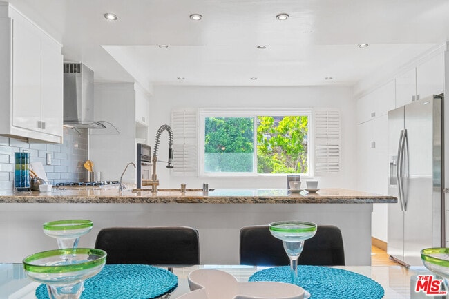 Building Photo - 4725 La Villa Marina