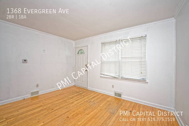 Building Photo - 1368 Evergreen Ave