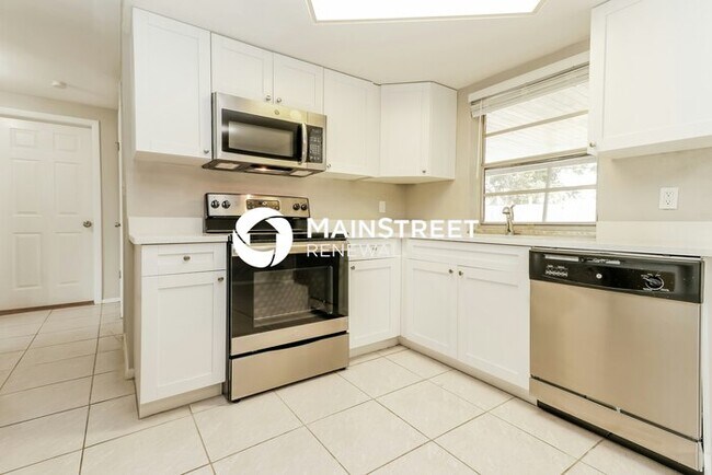 Building Photo - 3 Bedroom Pet-Friendly Home in Holiday, FL with Main Street Renewal