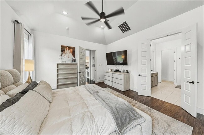 Building Photo - Luxury 4-bedroom, 3-bathroom home with an office and media room in Aledo!