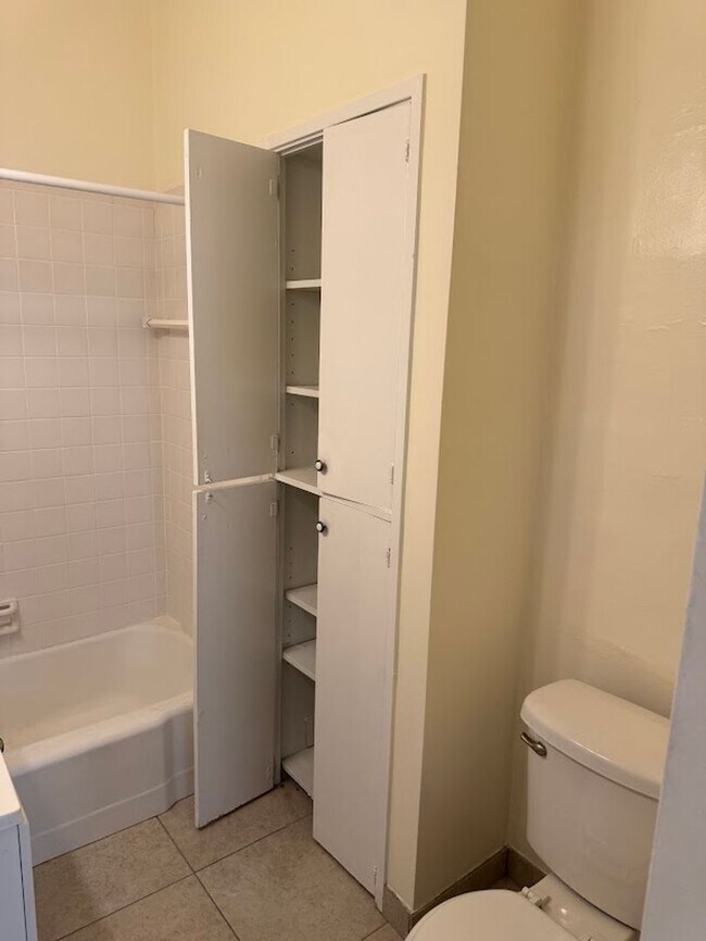 Building Photo - 5431 Howe St