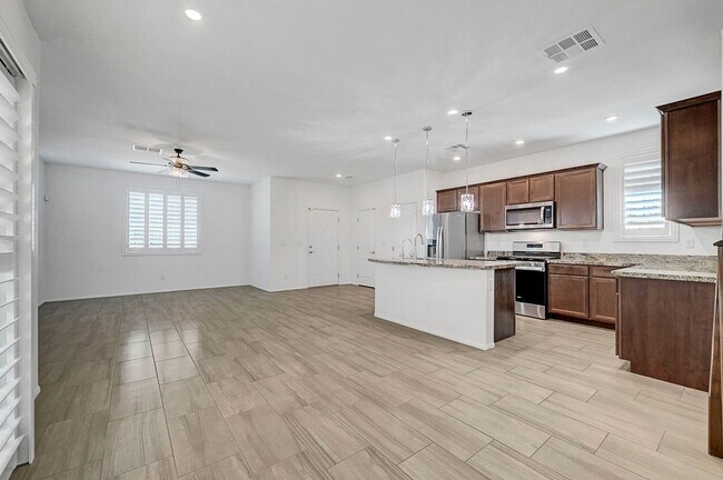 Building Photo - Stunning 3 Bedroom in Skye Canyon Master P...