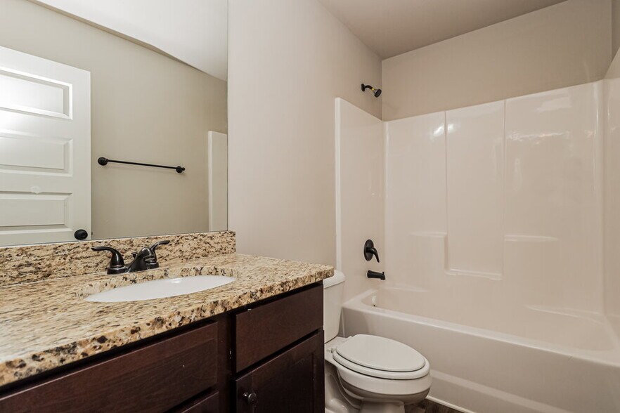 Building Photo - 1845 Simmons Ln