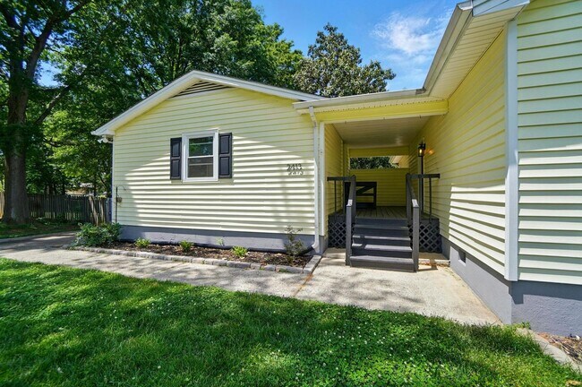 Building Photo - Renovated Gem in Gastonia with Walkout Bas...
