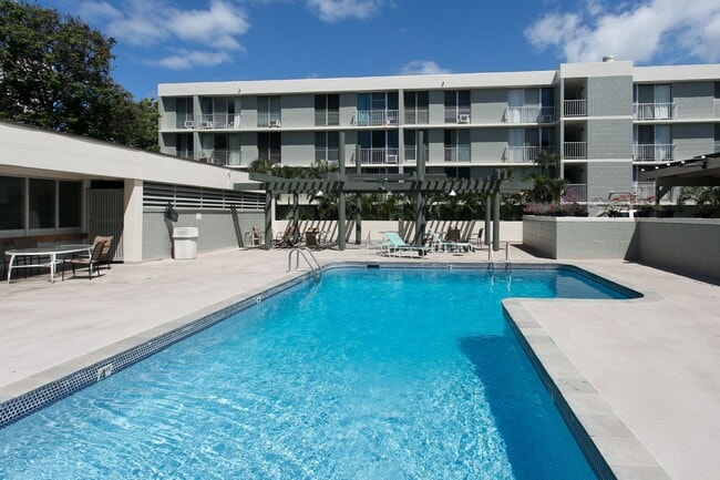 Building Photo - Beautiful 2 beds 1 bath  1 covered parking in Waialae, Honolulu