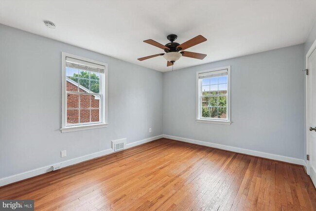 Building Photo - 503 S Veitch St