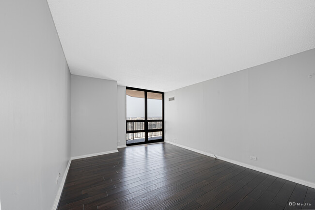 Building Photo - 10 E Ontario St