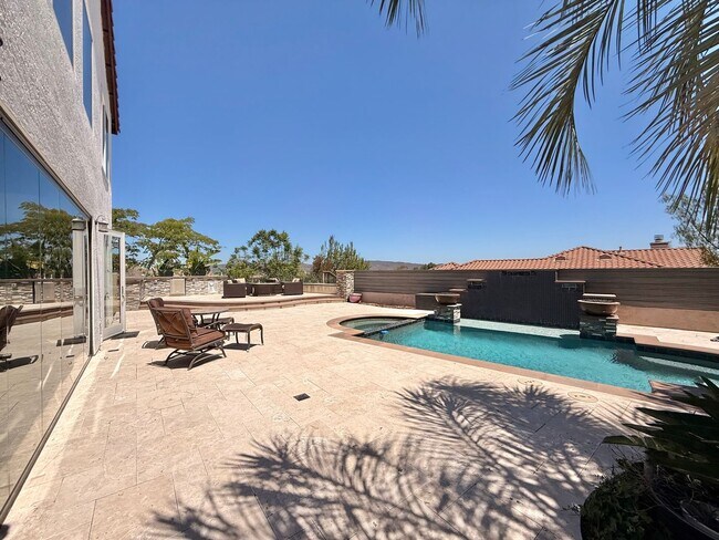 Building Photo - Luxurious Tuscan Style Villa in San Diego - Entertainers Dream!