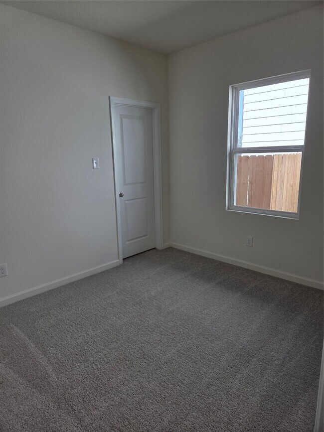 Building Photo - 632 Craven St