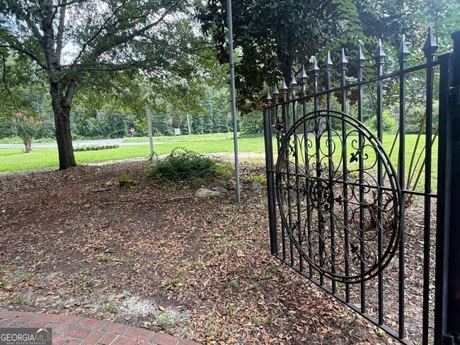 Building Photo - 307 Centennial Rd