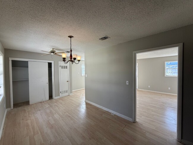 Building Photo - 3200 Meador Rd