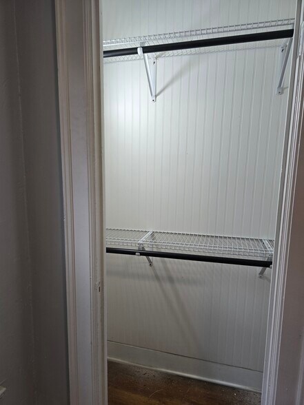 Building Photo - 516 Woodlawn Ave