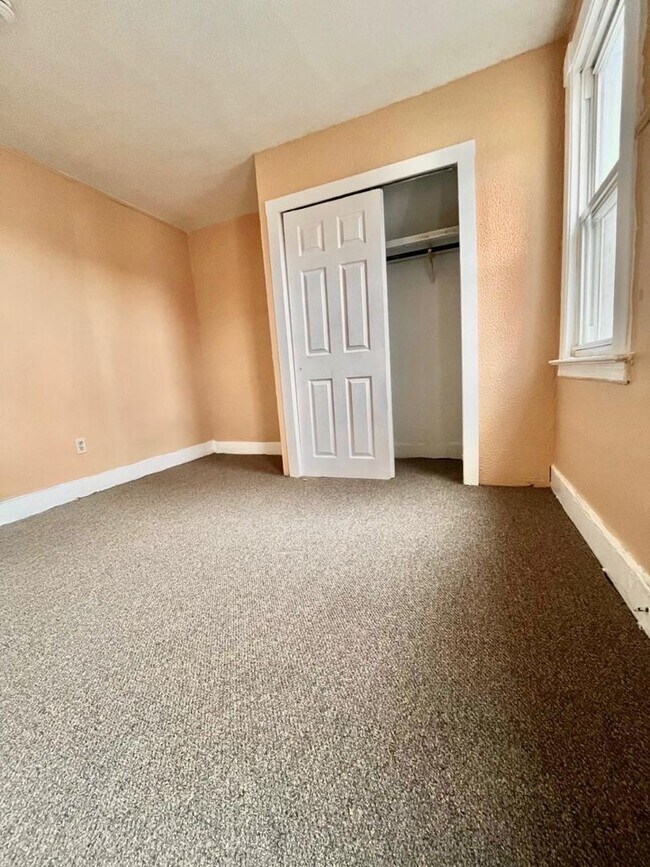 Building Photo - 67 Derby Ave