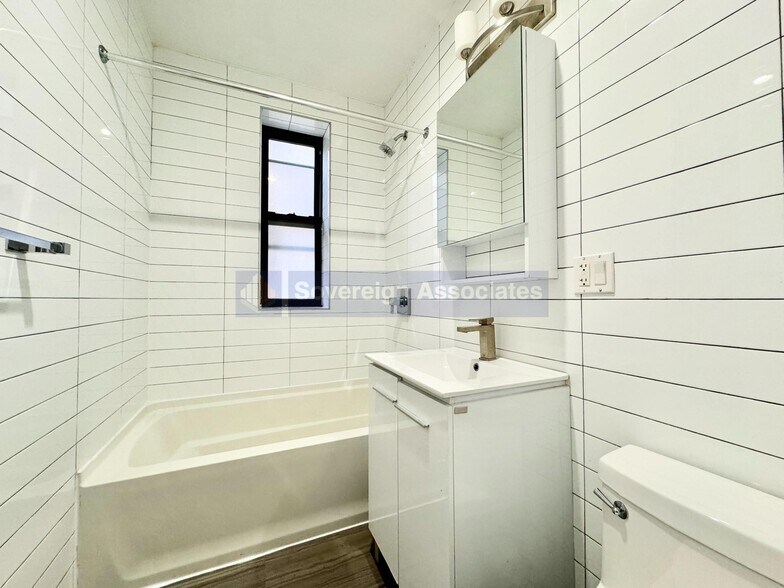 Building Photo - 235 W 146th St