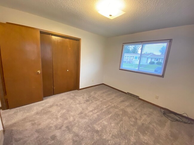 Building Photo - 3741 Joan Dr