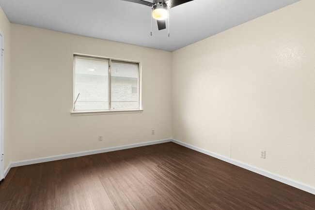 Building Photo - 2013 Hinkle Ave