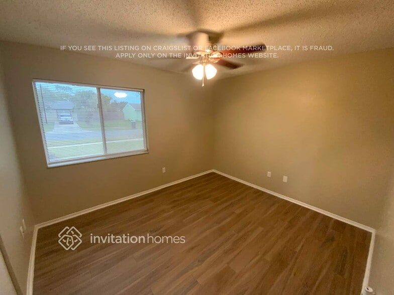 Building Photo - 806 Tappen Ct NE