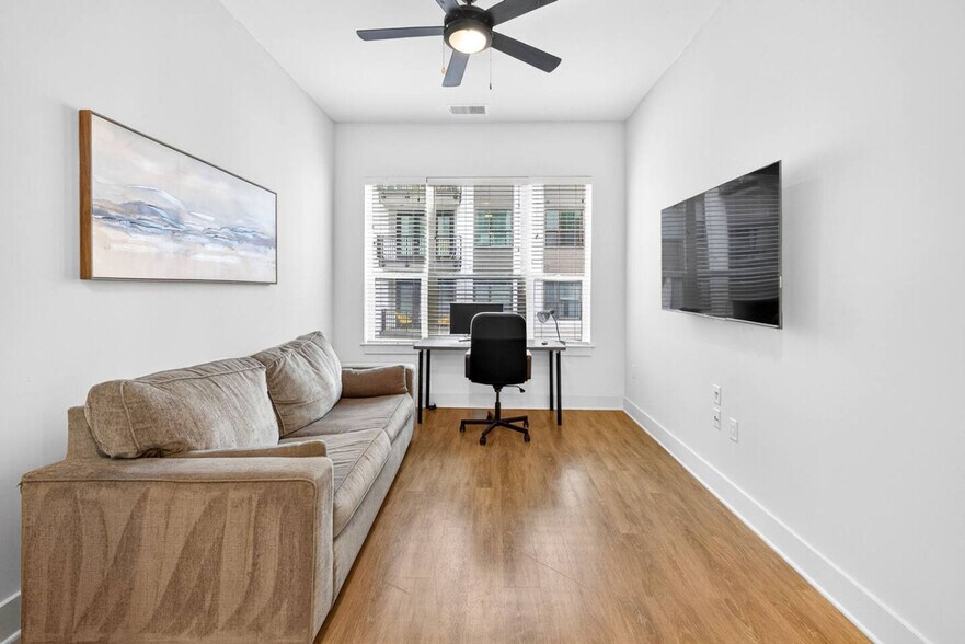 Building Photo - 1001 N Himes Ave