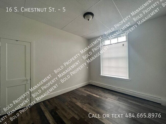 Building Photo - 16 S Chestnut St