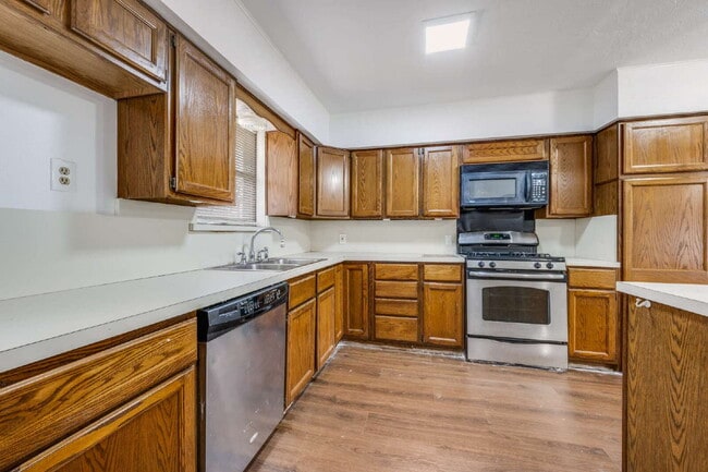 Building Photo - Spacious 4-Bed, 2-Bath Home with Two Living Areas and Huge Shaded Yard – Minutes to UNT/TWU