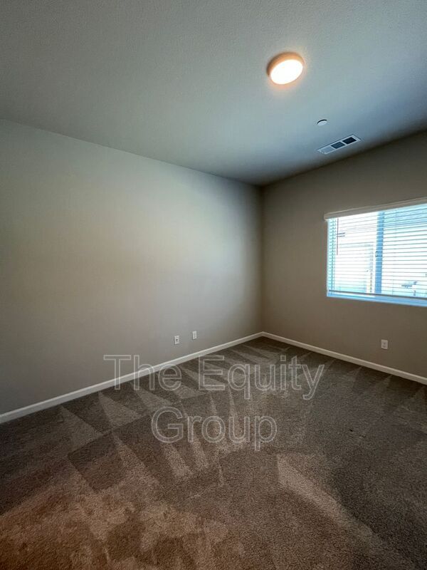 Building Photo - 510 S Summit St