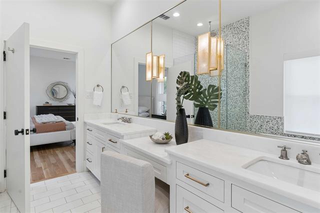 Building Photo - 6452 Lavendale Ave