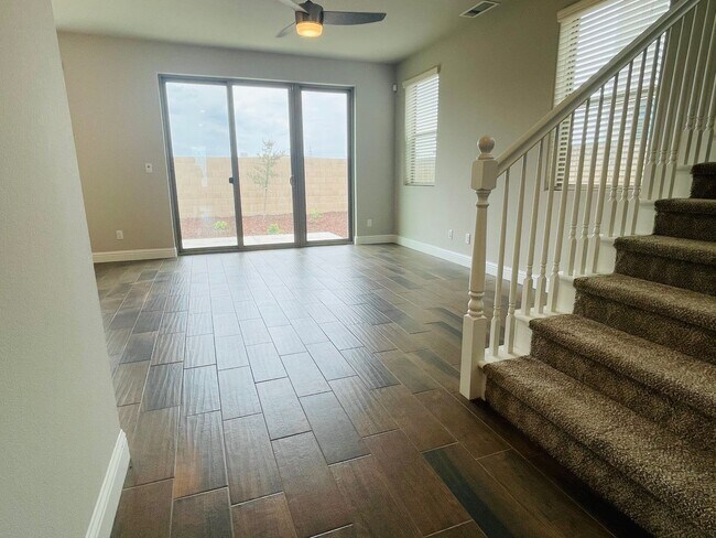 Building Photo - $2,295 Fowler & Shields, 4 bed - N. Sophie...