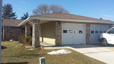 Building Photo - 434A Andover Dr