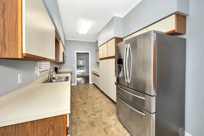 Building Photo - 324 Inverness Dr SW