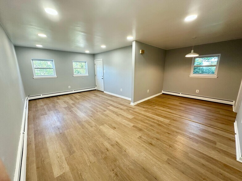 Building Photo - 424 Paxson Ave