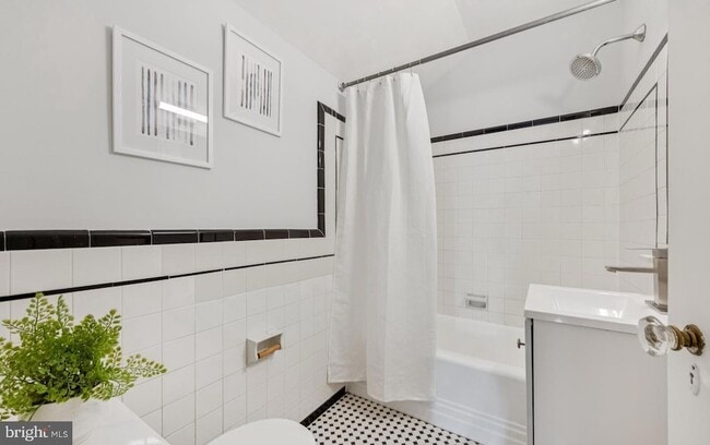 Building Photo - 4413 Butterworth Pl NW
