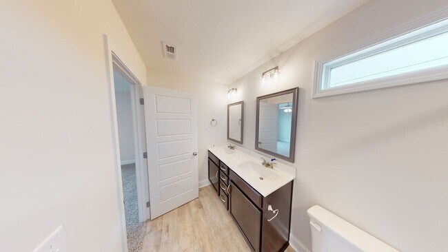 Building Photo - Spacious & Updated 3/2.5 Home Near Fort Ca...