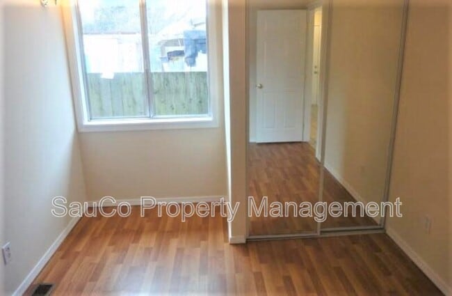 Building Photo - 1734 NE Bryant St