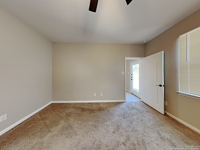 Building Photo - 7715 Watersedge Cove