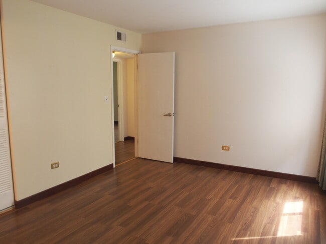 Building Photo - 6158 Knoll Way Dr