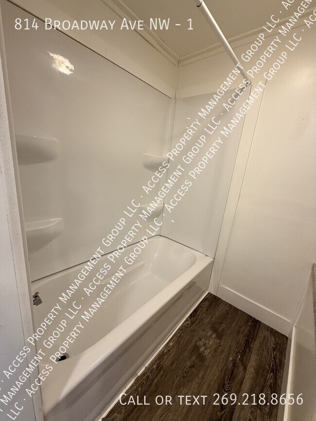 Building Photo - 814 Broadway Ave NW