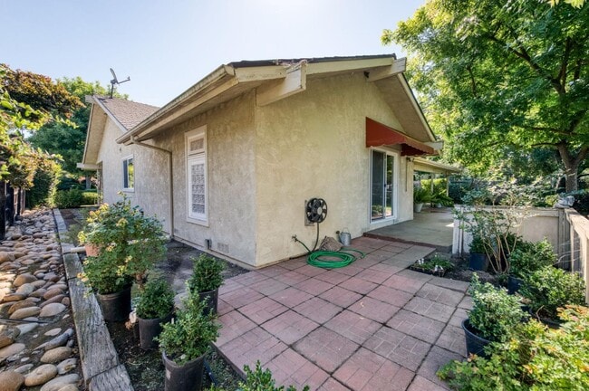 Building Photo - 39771 Rd 33