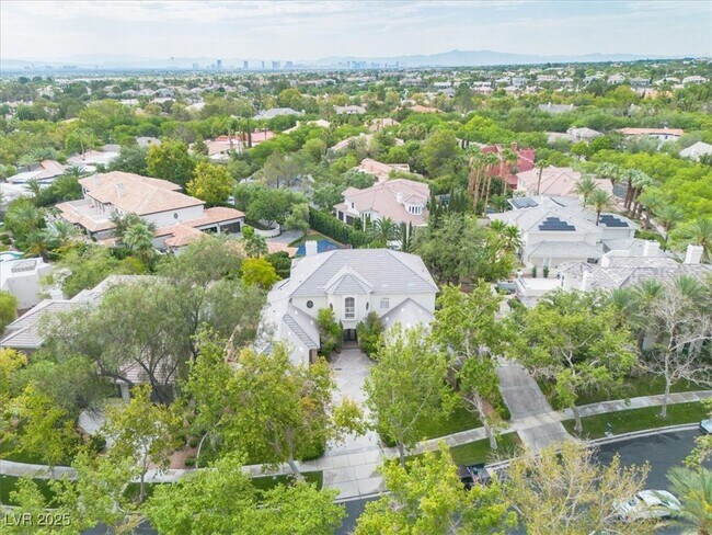 Building Photo - 2104 Redbird Dr